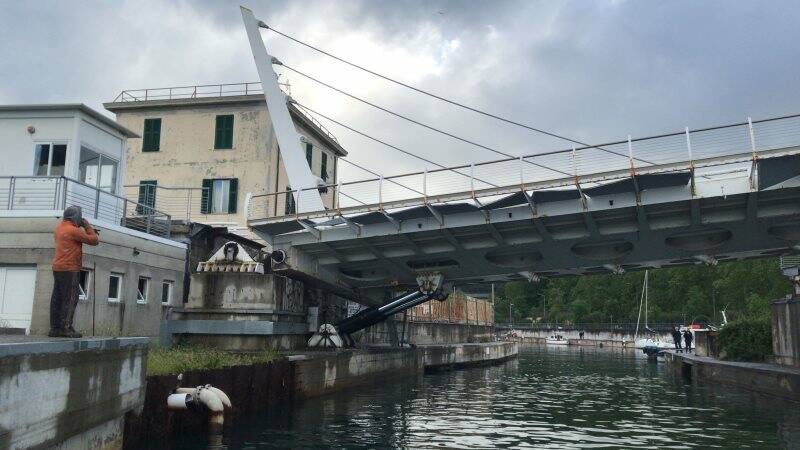 Il ponte mobile di Pagliari esce dalla sua sede