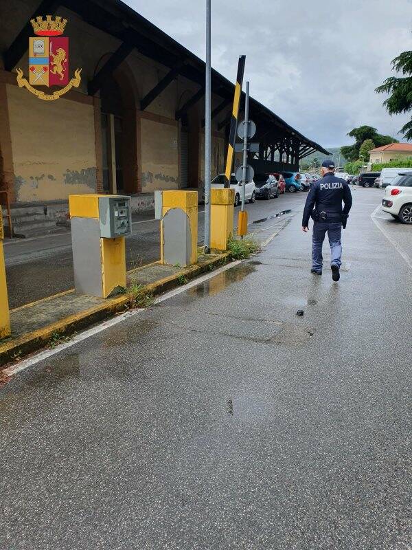 Operazione anti degrado nell'area della stazione di Sarzana