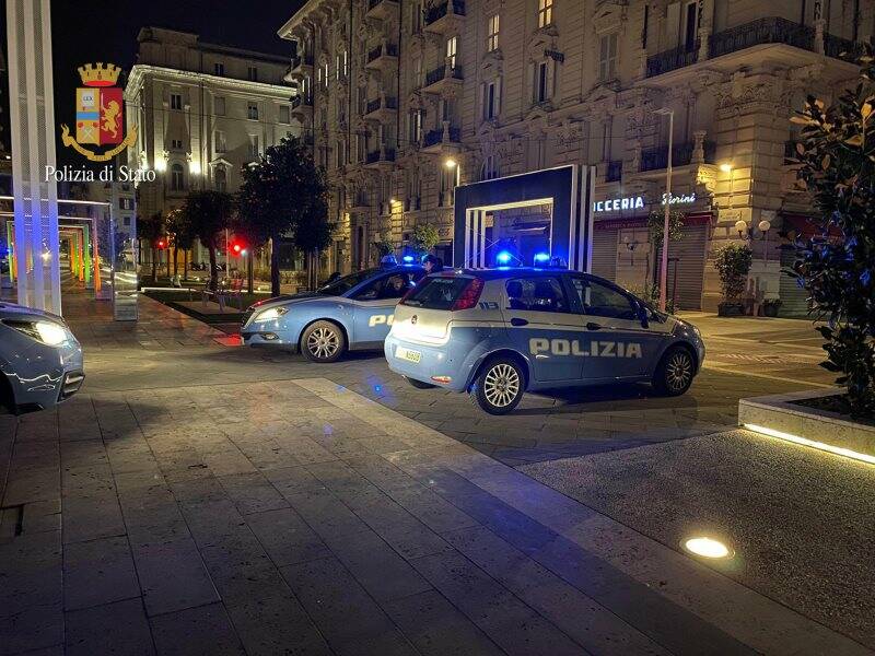Polizia in Piazza Verdi