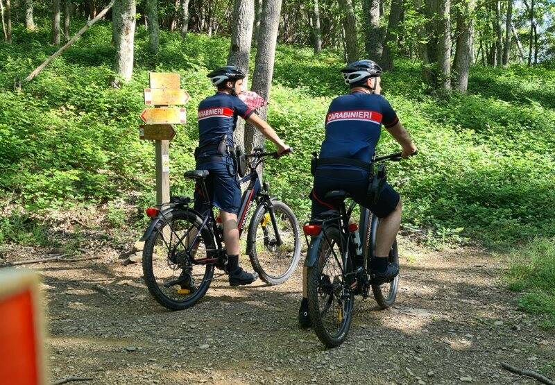 Parco Cinque Terre, carabinieri forestali in sella a mountain bike a pedalata assistita