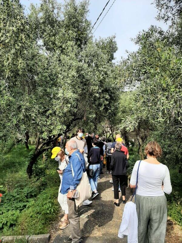 Passeggiata di sensibilizzazione contro il progetto edificatorio in Salita Canata a Lerici.