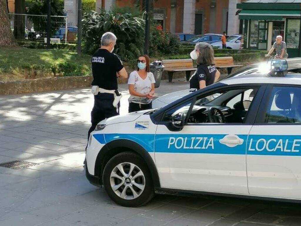 Polizia locale in Piazza Brin