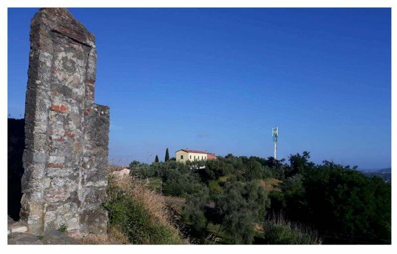 Foto inserimento antenna alla Fortezza di Sarzanello