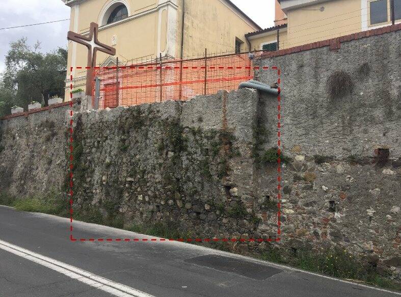 Il muro sotto la chiesa di Santa Caterina