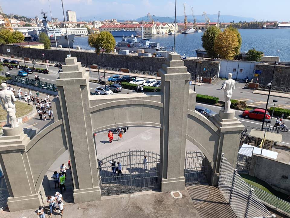 Il monumento del Picco visto dalla Piscina