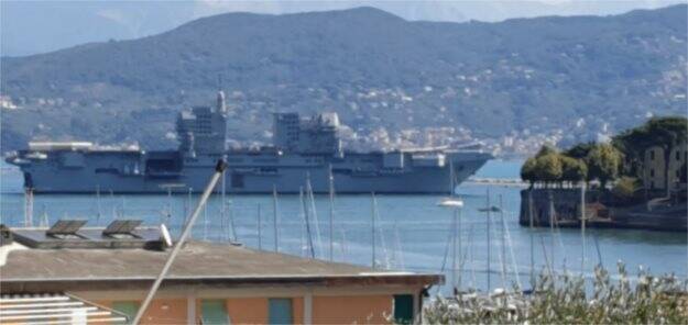 Nave Trieste lascia il porto
