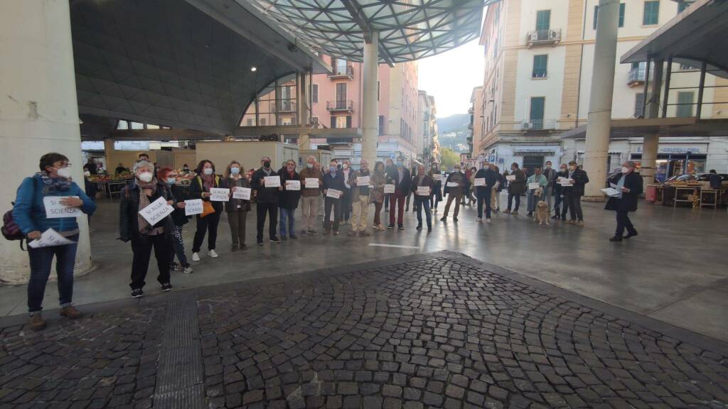 La manifestazione pro green pass in Piazza Cavour