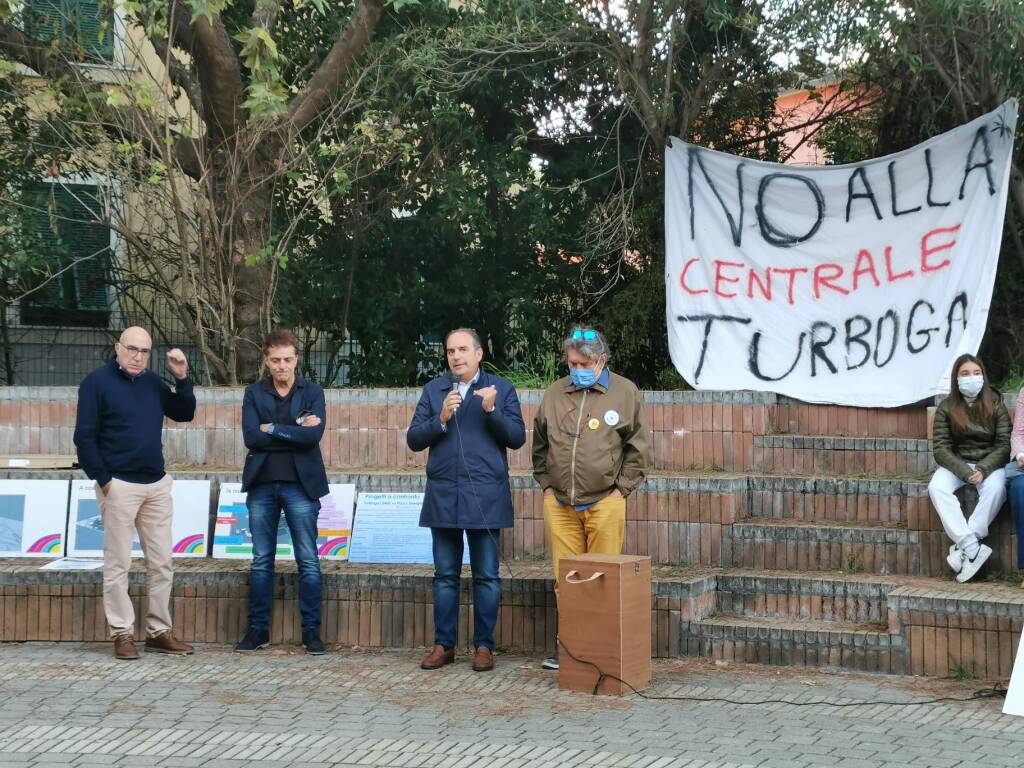 "No alla centrale al turbogas", la manifestazione dall'area verde di Melara