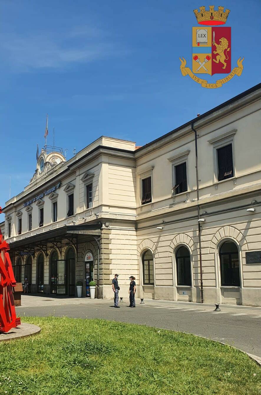 Poliziotti in stazione