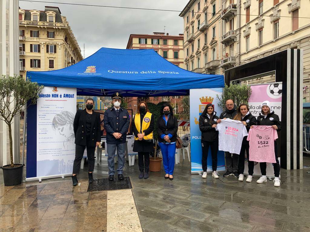Giornata internazionale contro la violenza sulle donne alla Spezia