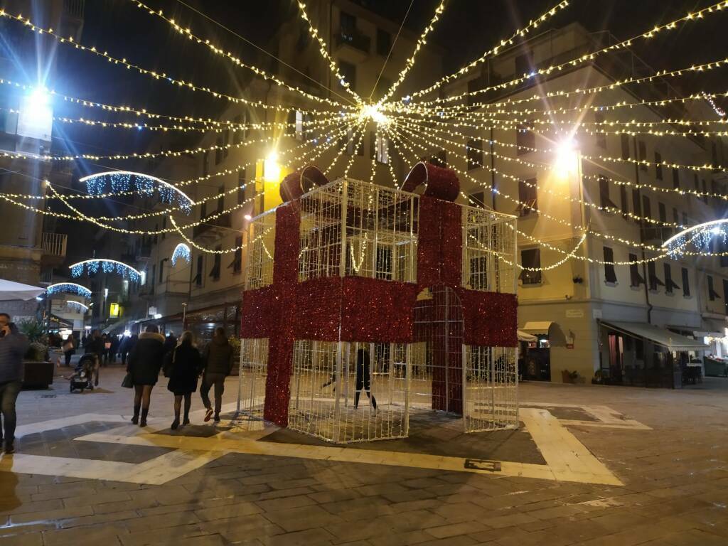 A Palazzo civico si pensa già alle luminarie natalizie: stanziati oltre 200mila euro per 19 chilometri di lucine e addobbi