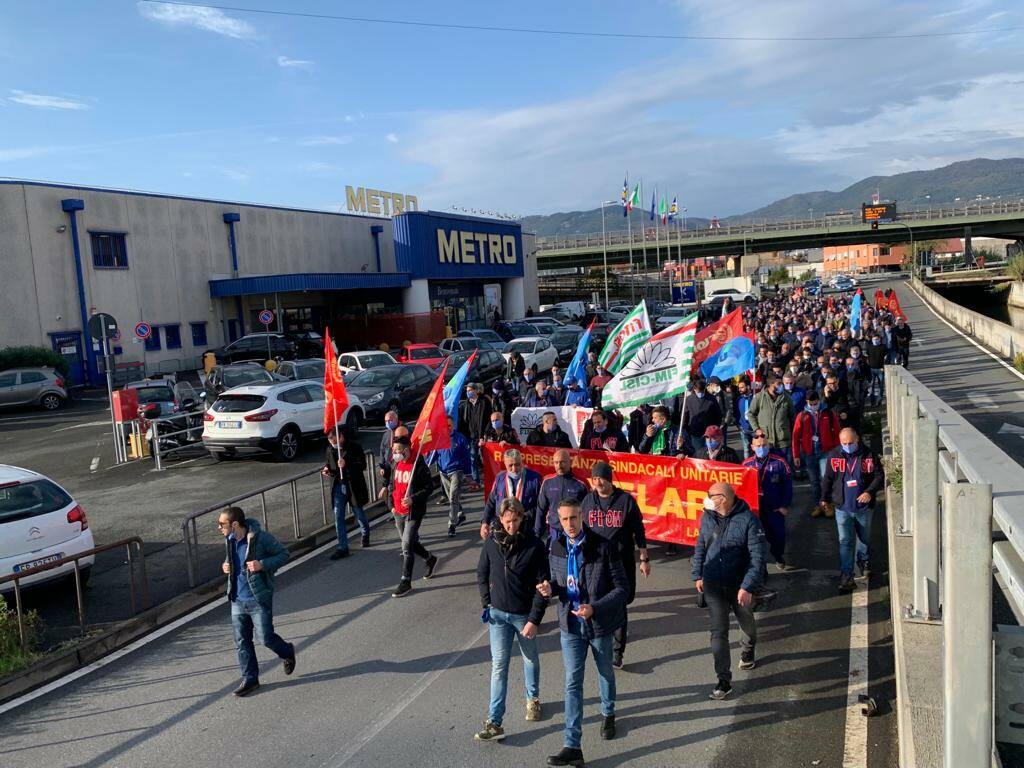 Il corteo dei lavoratori ritorna verso Oto Melara