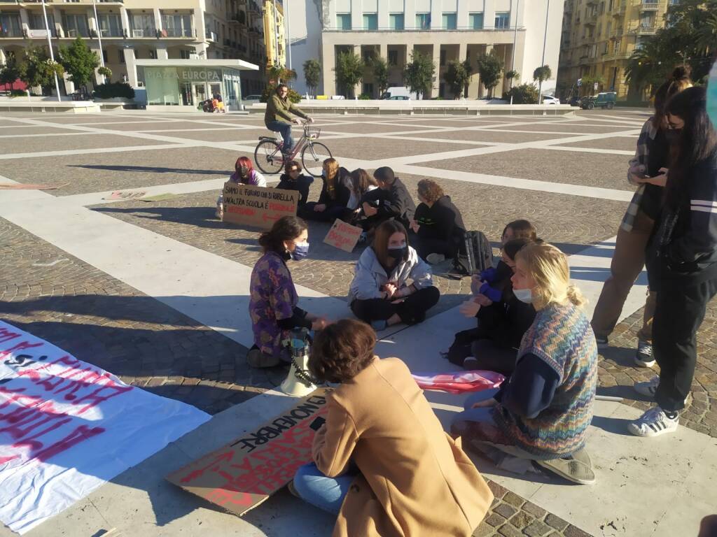 Unione degli studenti in Piazza Europa