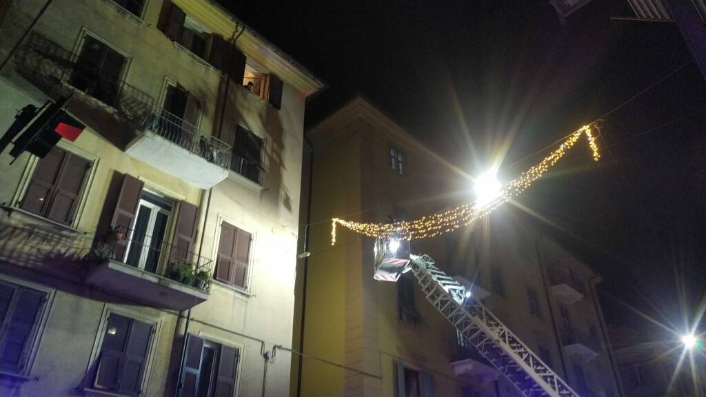 Distacco di un cornicione in Vicolo della Sprugola