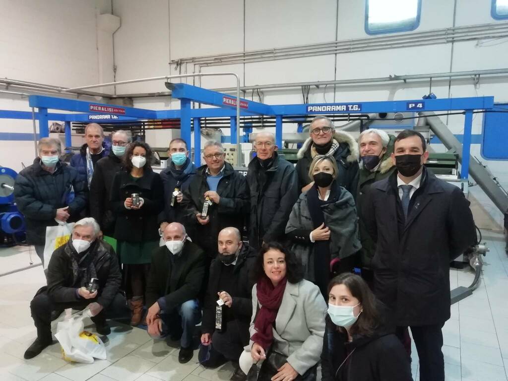 I protagonisti della filiera degli olivicoltori guidata da Apol al frantoio Lucchi e Guastalli