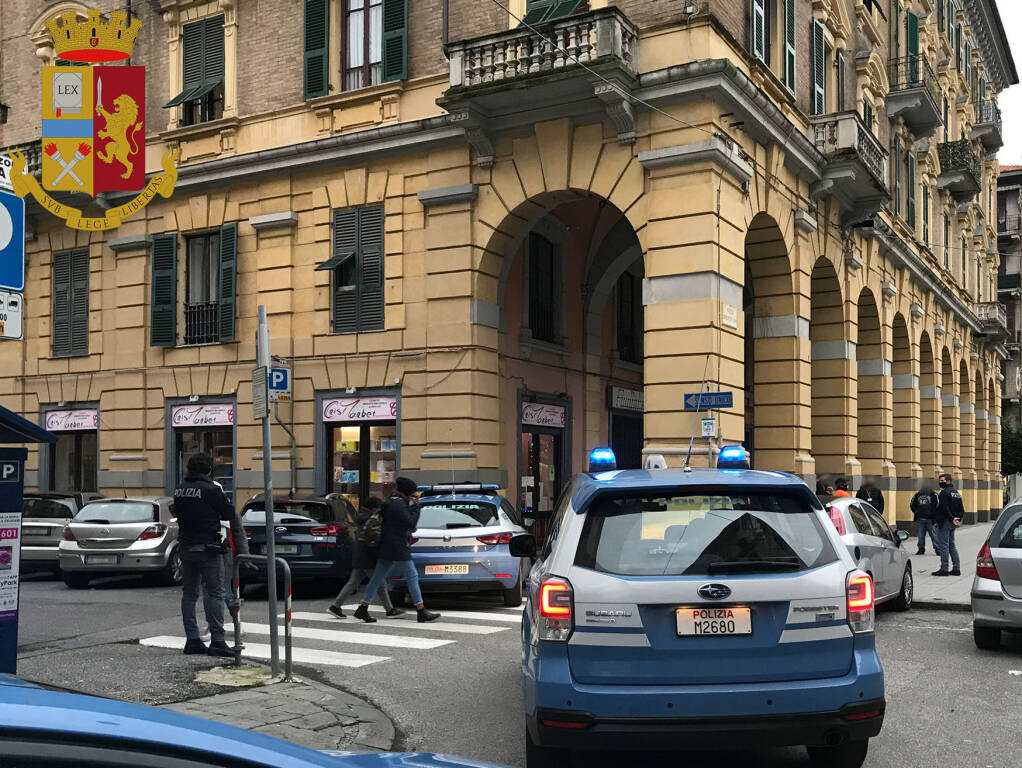 Polizia in Piazza Brin