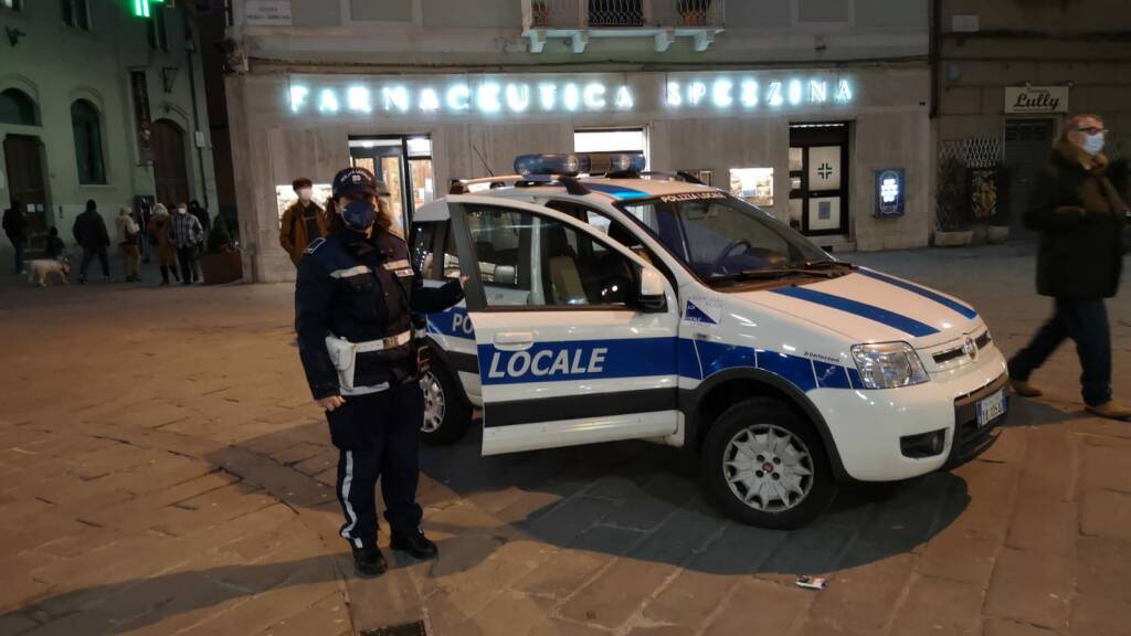 Una pattuglia della Polizia locale della Spezia