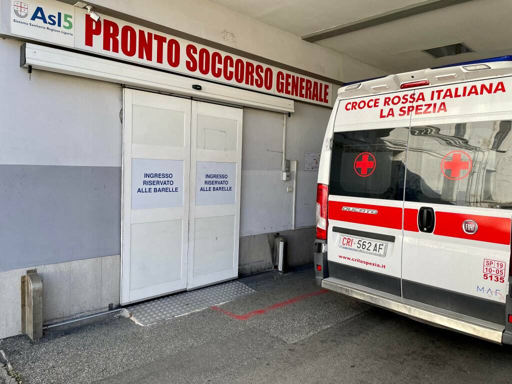 Ambulanza della Croce rossa italiana al Pronto soccorso