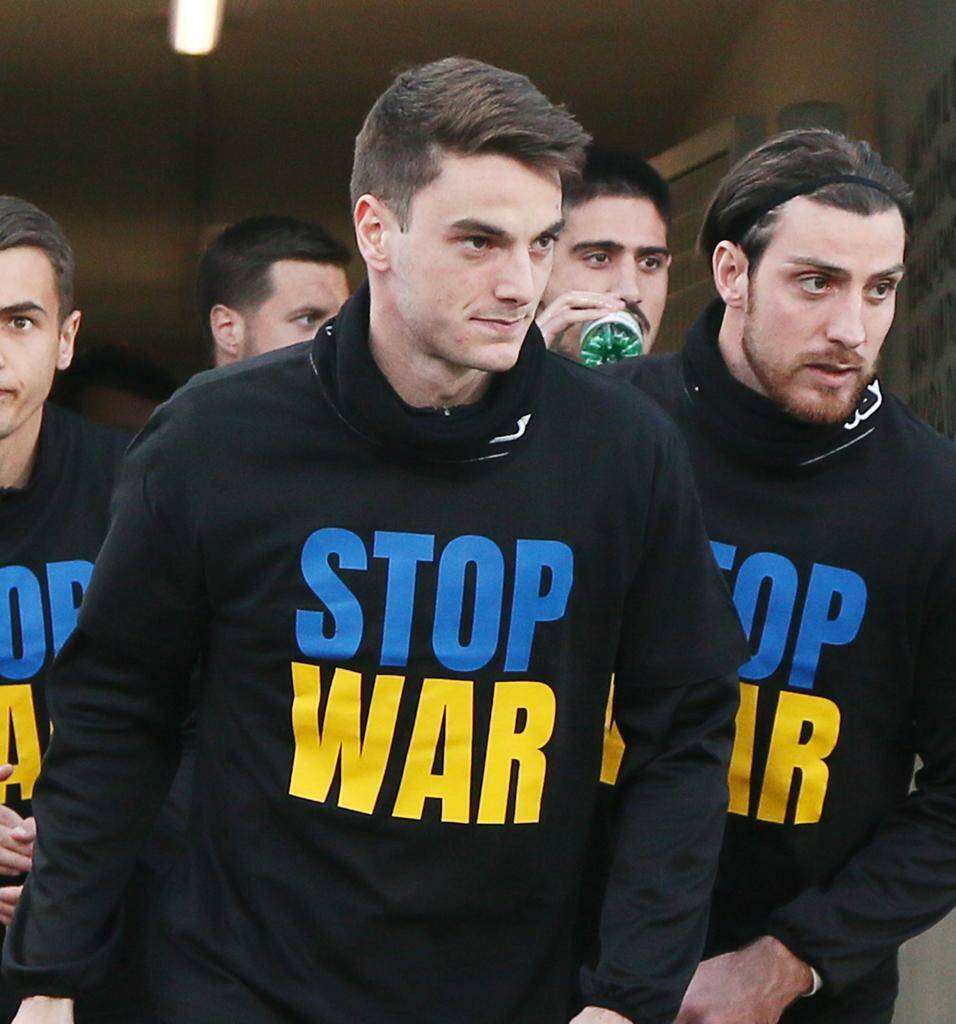 "Stop War", lo Spezia in campo con i colori dell'Ucraina