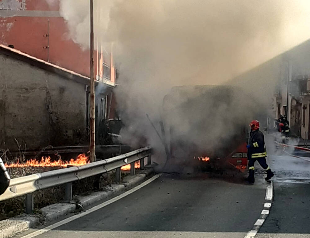 Bus in fiamme