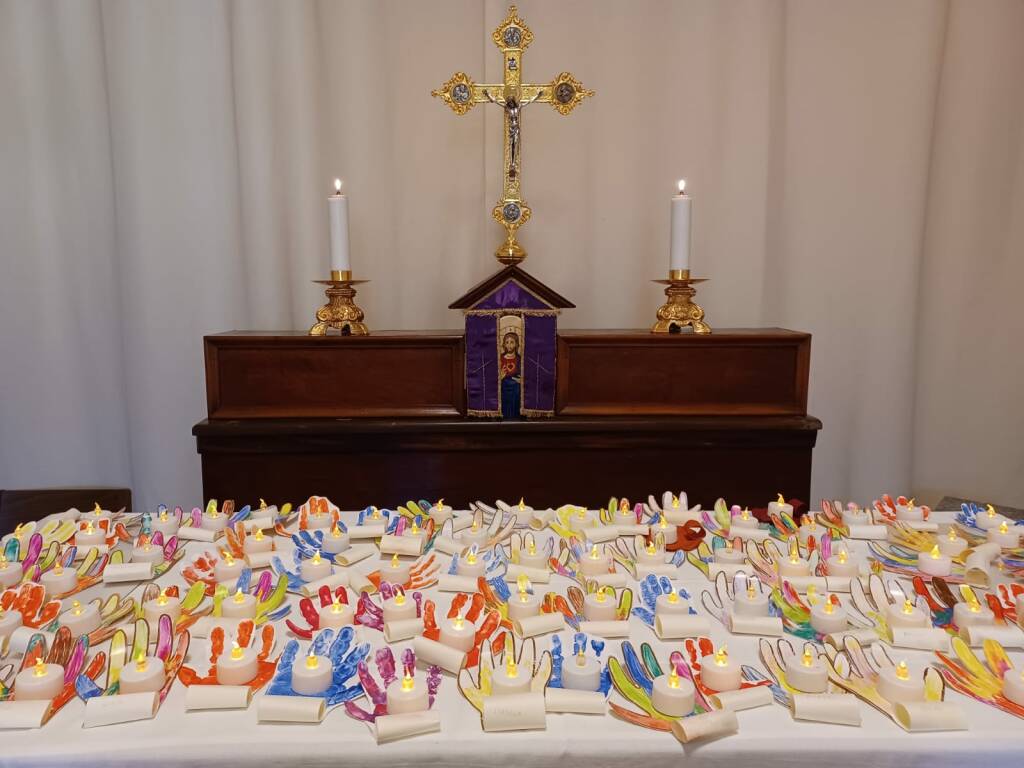 I manifesti con cui i bambini delle scuole spezzine chiedono la pace