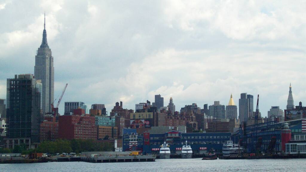 New York, veduta di Manhattan e dell'Empire State Building dal fiume Hudson (2008) (foto Giorgio Pagano).