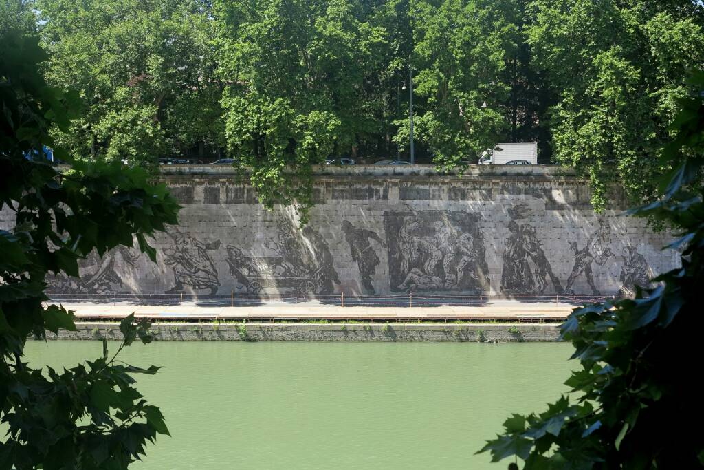 Roma, i murales di William Kentridge sui muraglioni del Tevere (2016) (foto Giorgio Pagano)