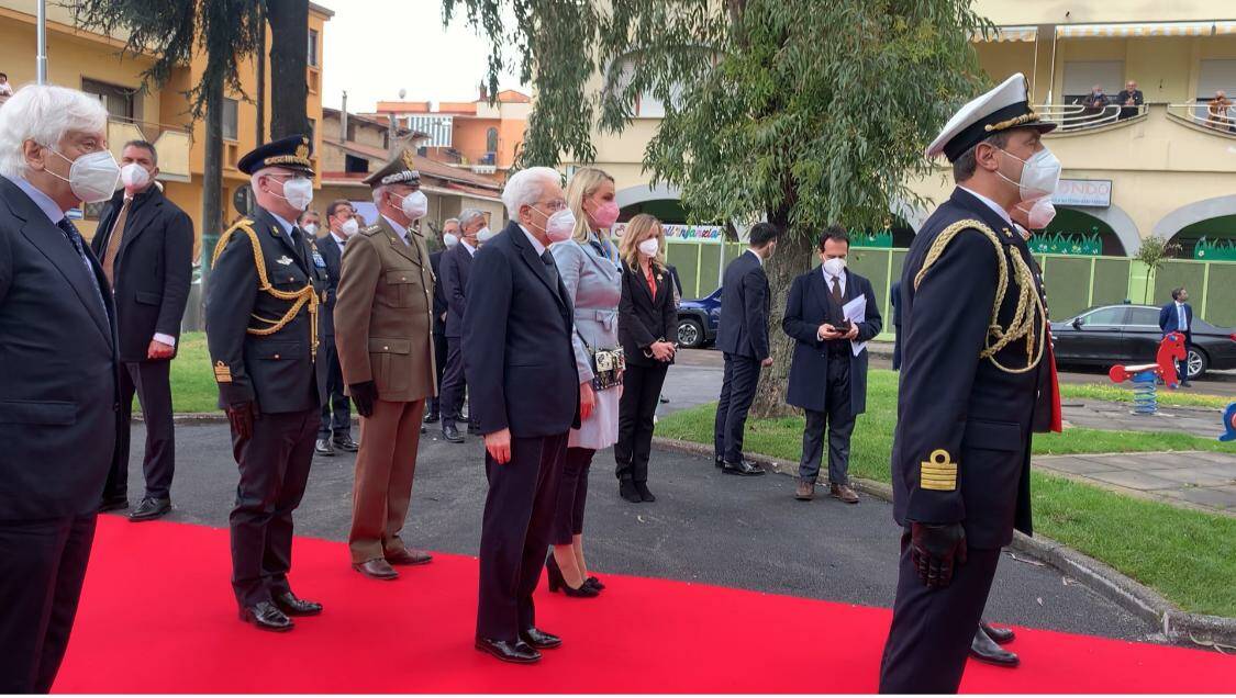 Stefania Pucciarelli con il presidente della Repubblica Sergio Mattarella ad Acerra