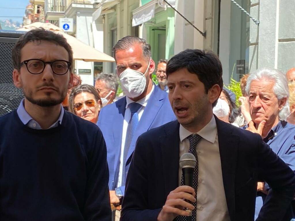 Il Ministro Speranza alla Spezia per Sommovigo fra simpatizzanti e contestatori no vax 