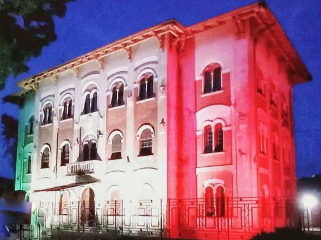 La sede del Canale Lunense si illumina del tricolore per i cent’anni della moderna bonifica
