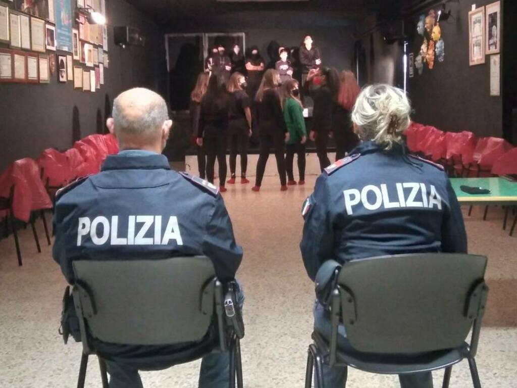 I poliziotti di quartiere incontrano i ragazzi della scuola Salvo D’Acquisto