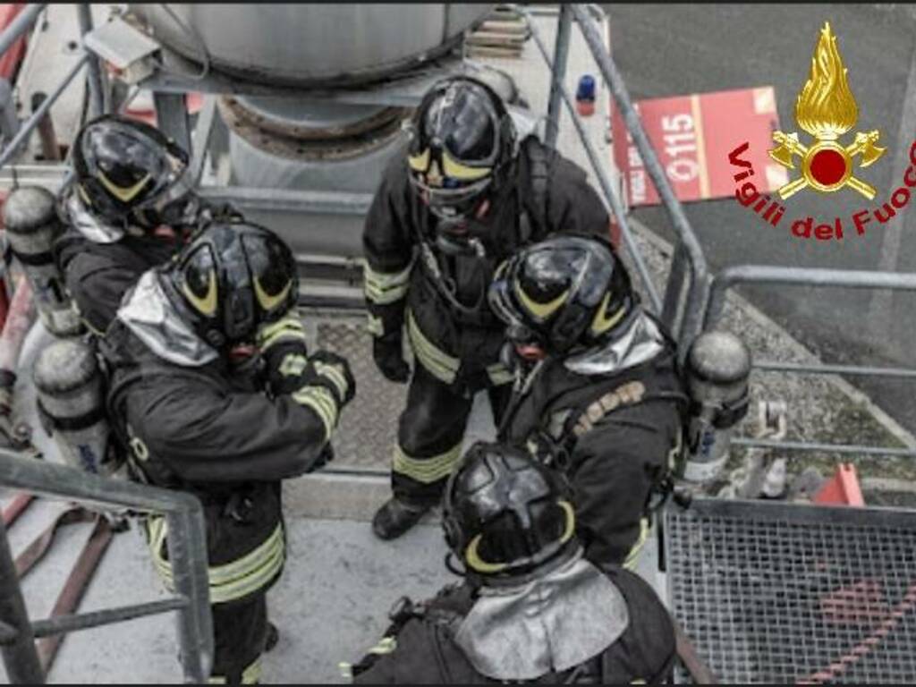 Corso antincendio navale all'Antoniana, addestramento per vigili del fuoco di altre regioni