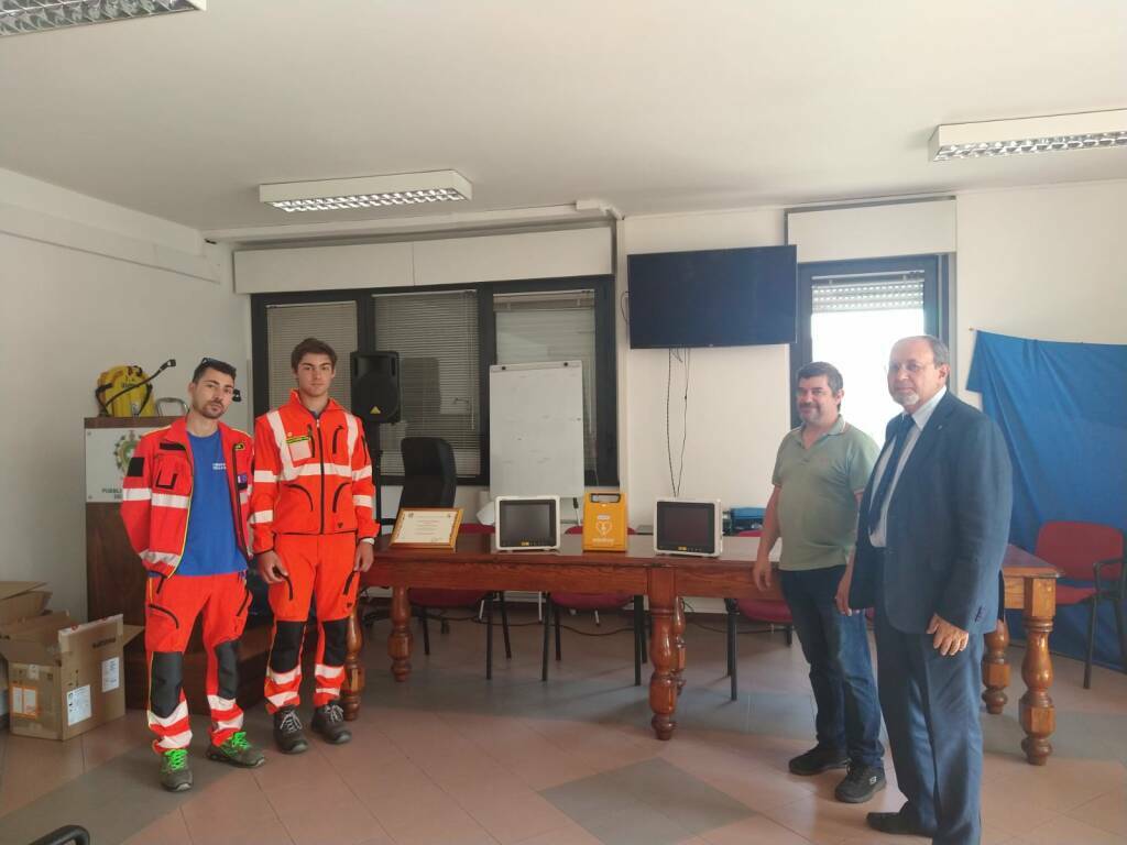 La Pubblica assistenza della Spezia riceve dal Rotary club un defibrillatore e due monitor multiparametrici