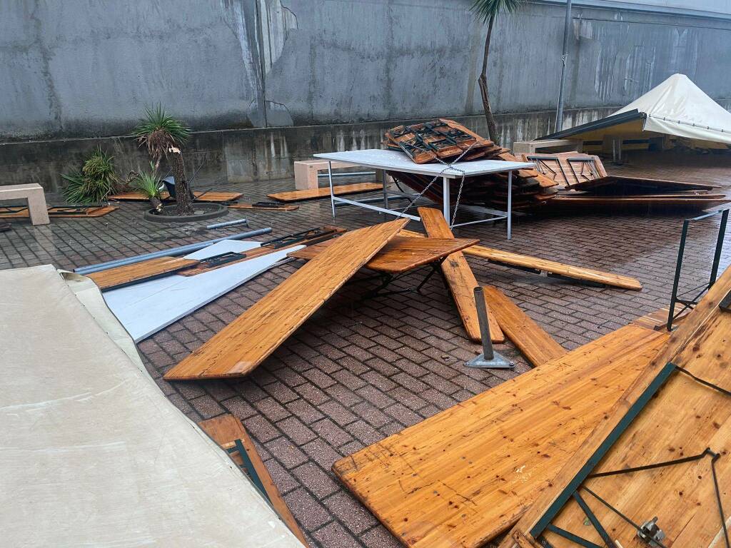 Gazebo distrutti e tavoli sparsi ovunque, i danni del maltempo a Ruffino
