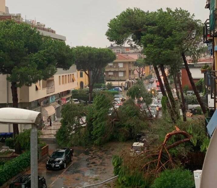 Il maltempo colpisce violentemente la provincia di Massa Carrara
