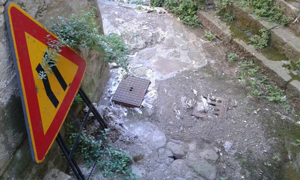 Perdite di liquami fognari a Campiglia, la denuncia di un residente