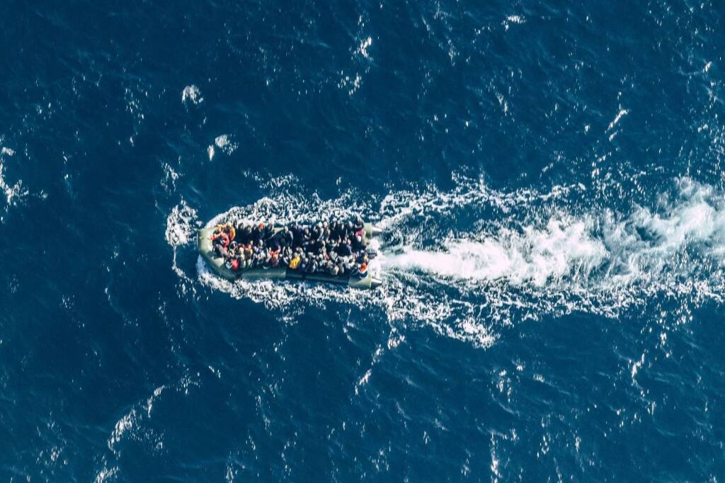 Il gommone soccorso da Geo Barents (ph MSF Sea)