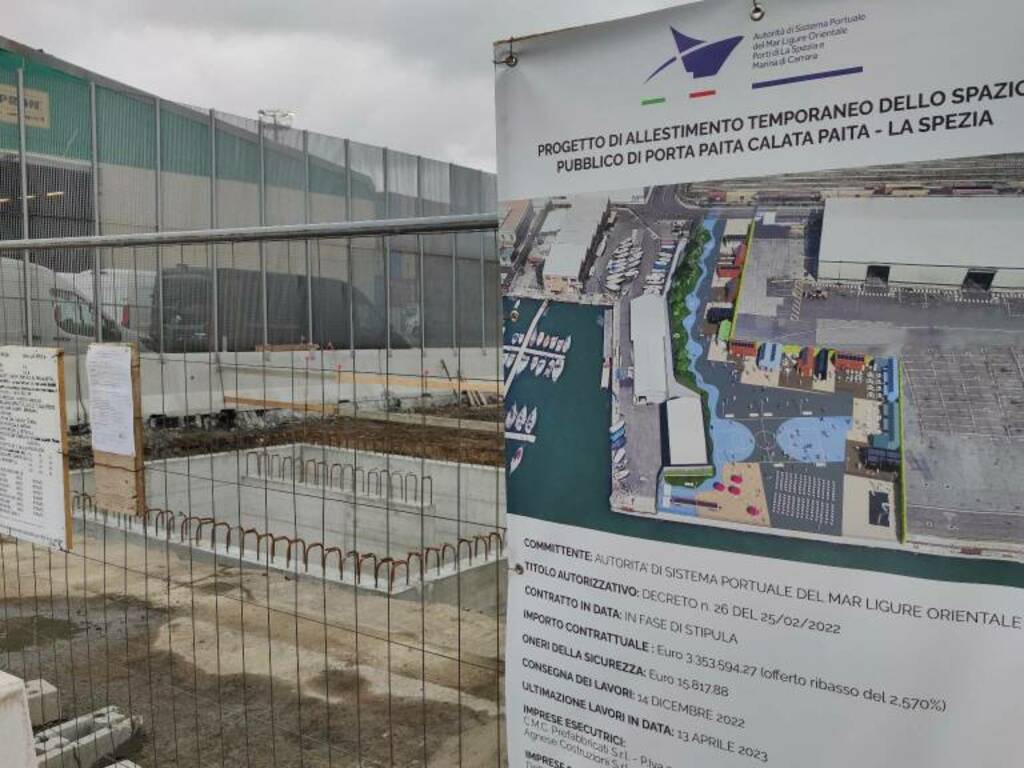 Lavori in corso in Calata Paita per realizzare il progetto "Aspettando il waterfront"