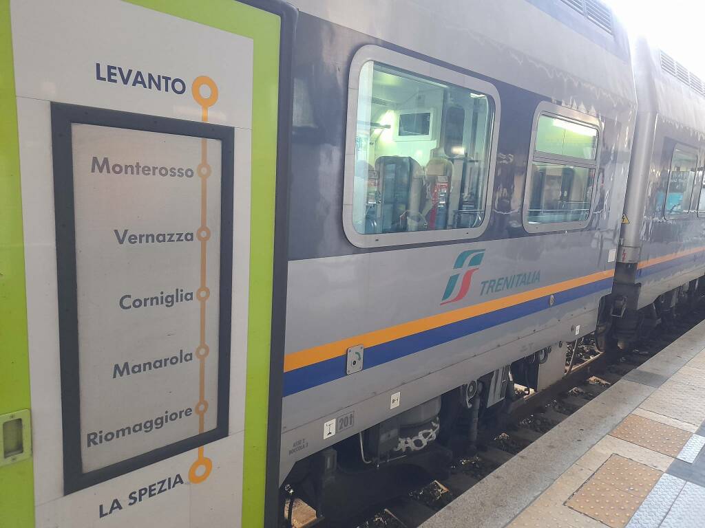 Cinque Terre, Monterosso, Riomaggiore, stazione ferroviaria, treno