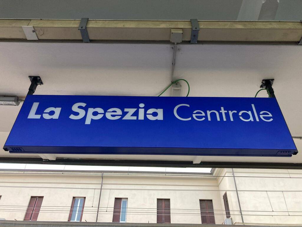 Cartello stazione La Spezia Centrale