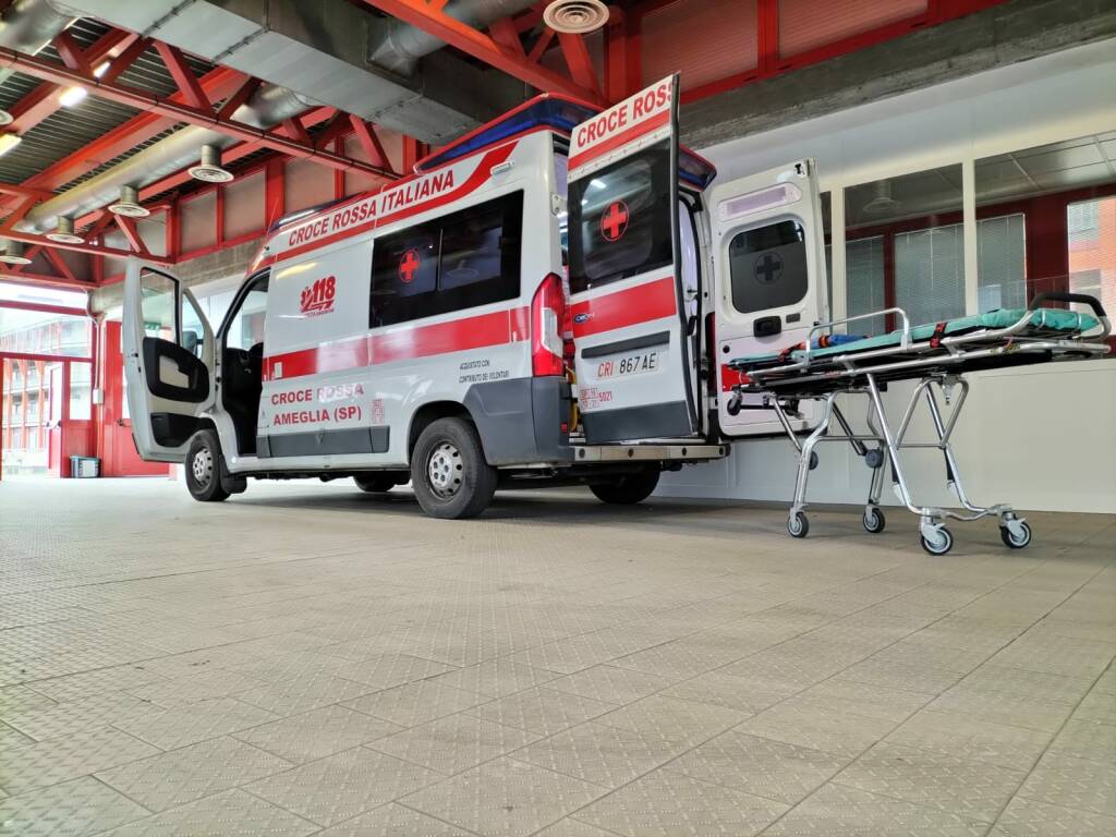Croce rossa Ameglia ambulanza 