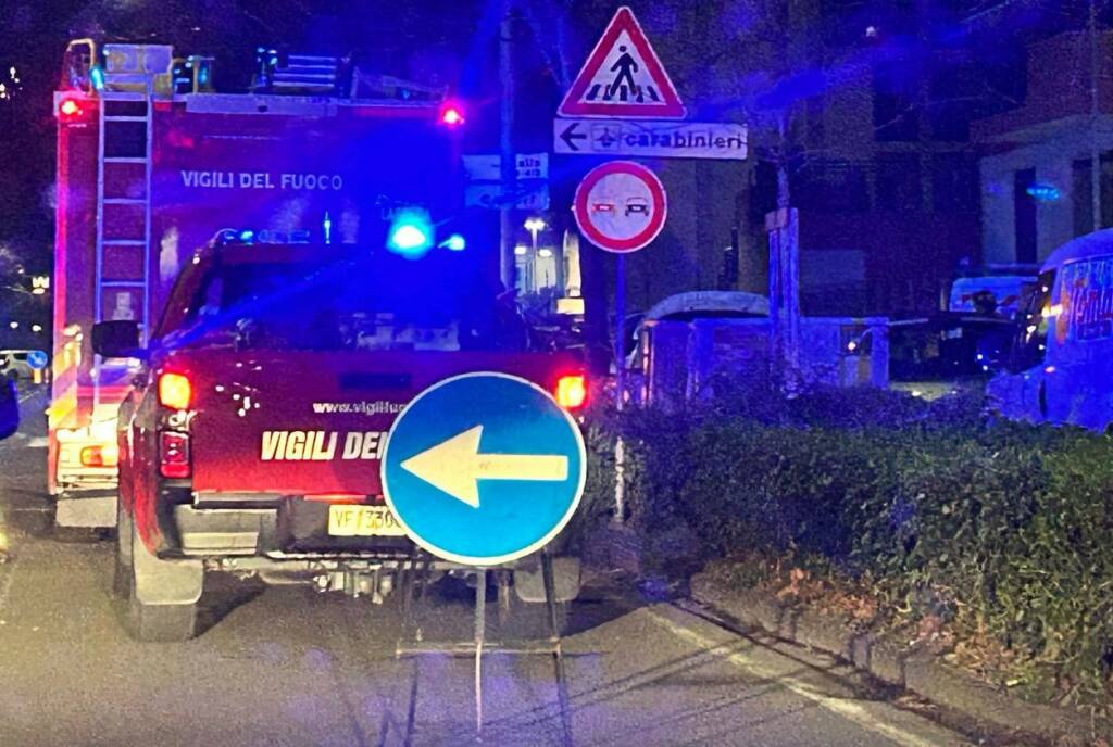 Vigili del fuoco in Viale Italia, soccorso notturno