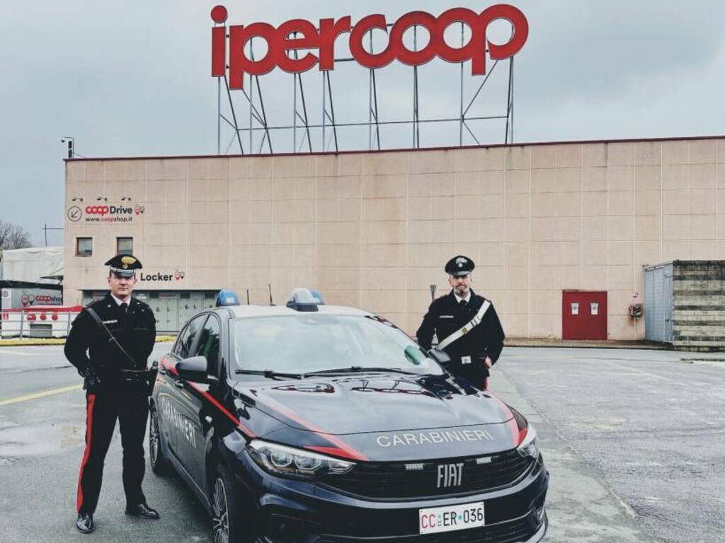 Carabinieri all'Ipercoop