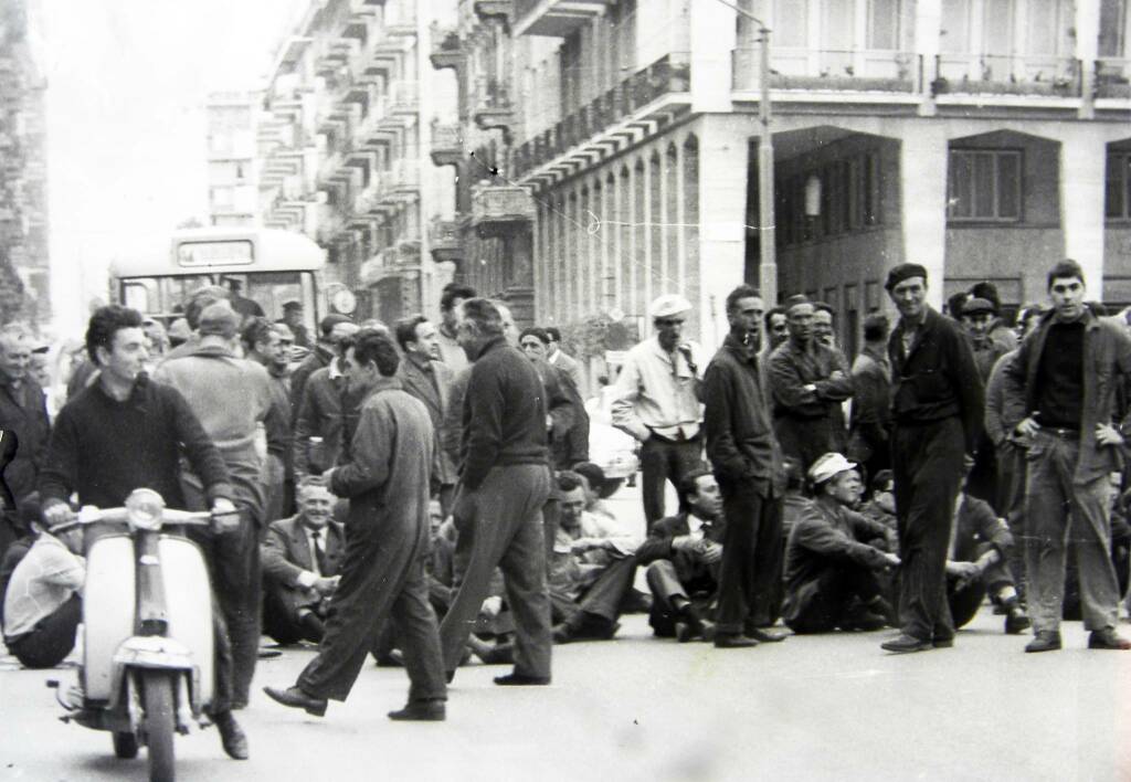 Manifestazione dei lavoratori del Cantiere Muggiano - La Spezia,3 giugno 1965 - archivio Dino Grassi